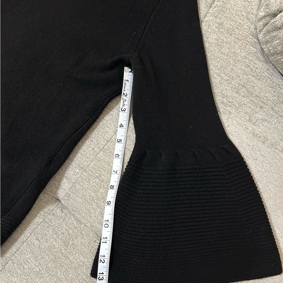 Banana Republic L Bell Sleeve Sweater - Picture 4 of 7